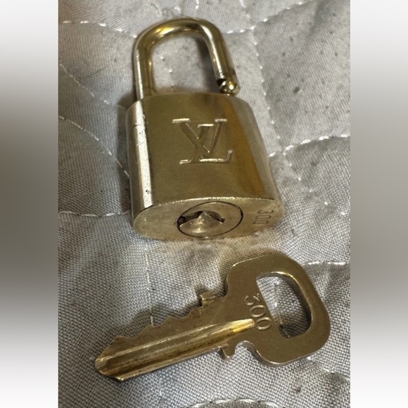 Louis Vuitton Gold Lock and Key Set #300 - Picture 1 of 7